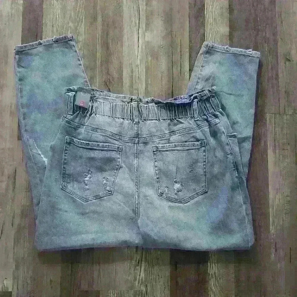 Rewind Juniors Lightwash Straight Leg Jeans - Picture 2 of 4